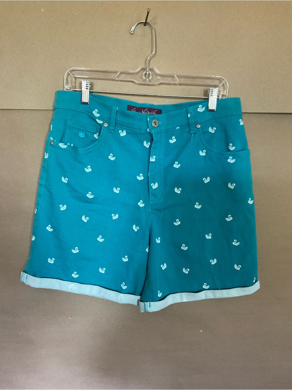 Gloria Vanderbilt Teal Swan Print Women's Shorts. Size 10